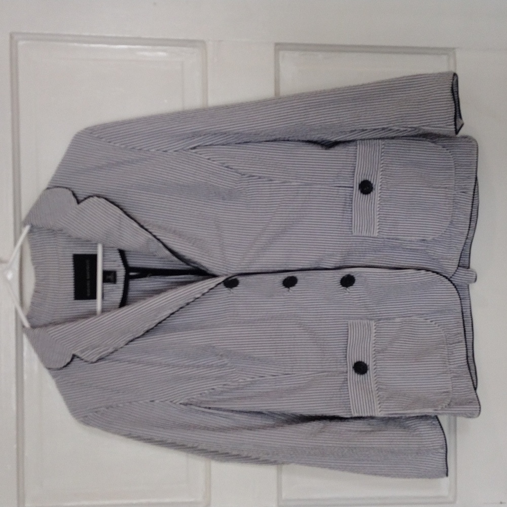Banana Republic Women's Blazer    Size 8 White and Blue Striped
